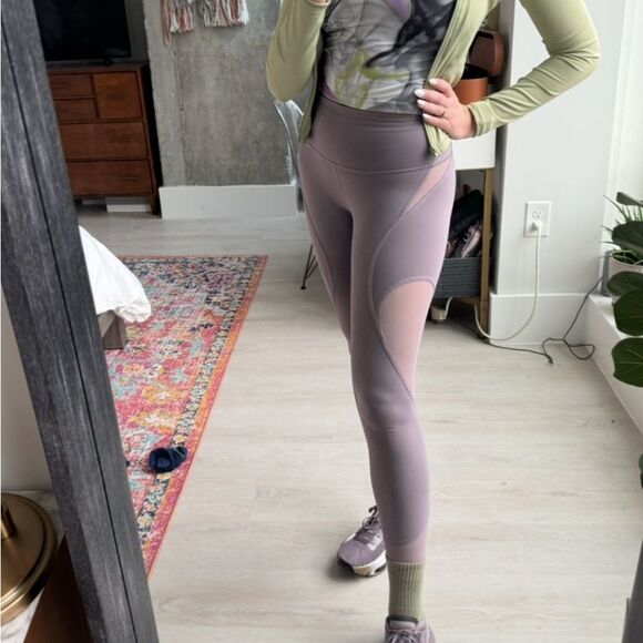 Lululemon Athletica mesh detail legging 4 - Picture 1 of 5